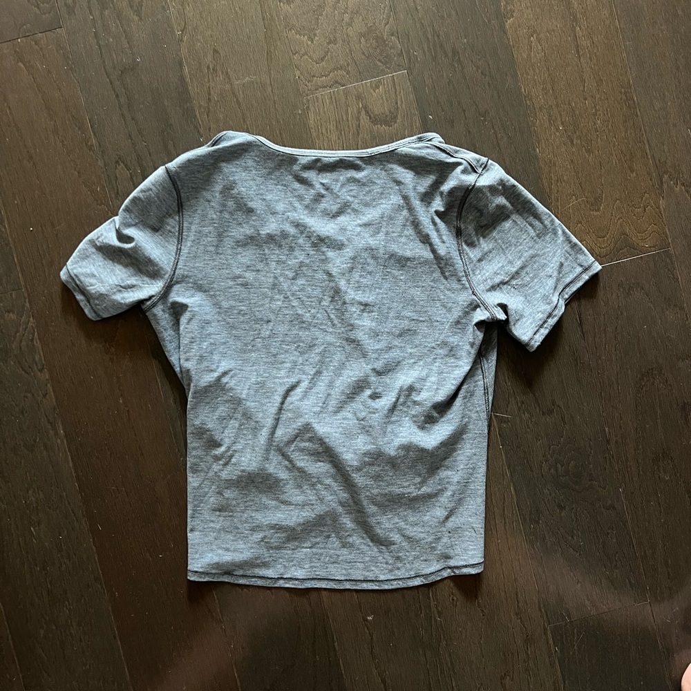 Lululemon tee - Picture 2 of 2